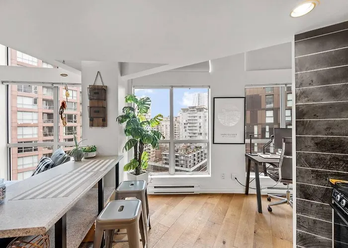 Beautiful Downtown Loft With Full Kitchen