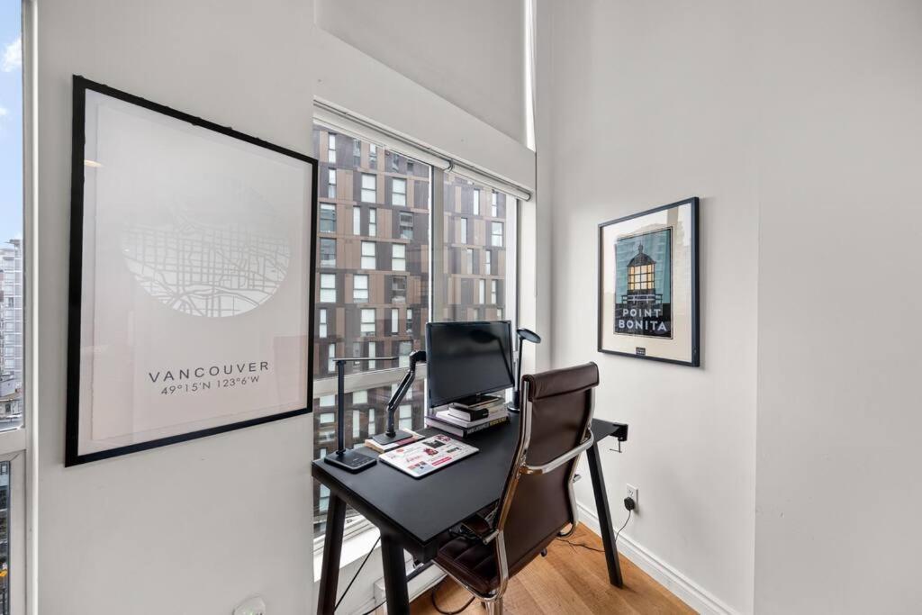 Beautiful Downtown Loft With Full Kitchen Apartment *